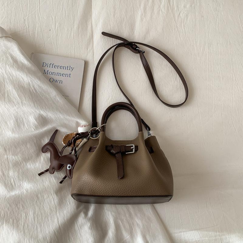 Fashionable and Sophisticated Bag - Simple Business Tote with Shoulder Strap and Stylish Crossbody Design