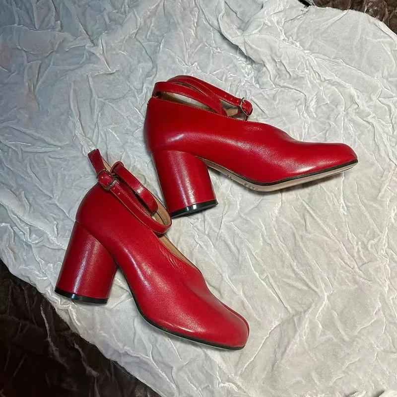 Vintage Spring Fashion Slipt Toe Tabi Women Pumps Chunky Round Heeled Ankle Strap High Heels Patent Leather Party Shoes