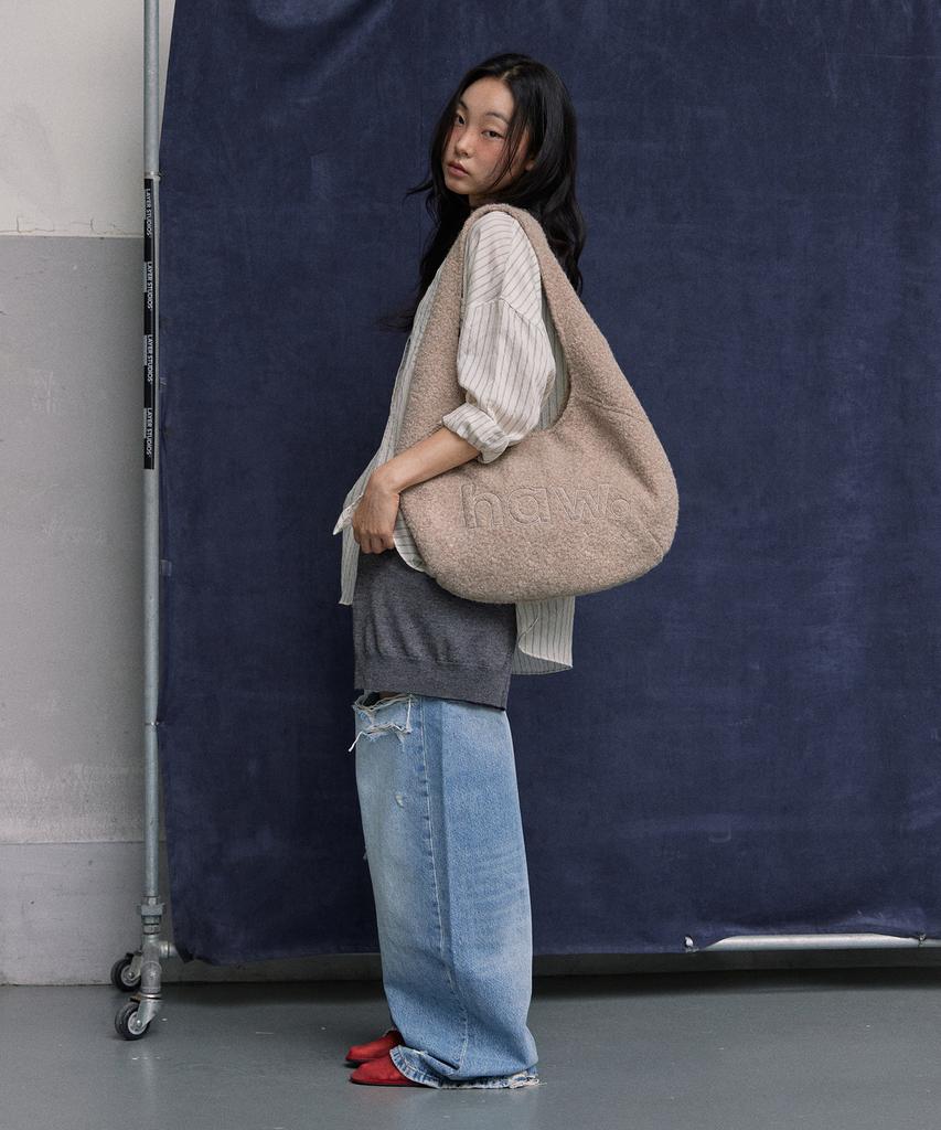 Haveawhale Boucle Pebble Bag (Be)
