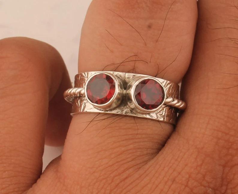 Red Garnet Gemstone Spinner Band Ručně vyrobený designový prsten, Jedinečný dárek, Spinner Ring, Unisex prsten, Statement Ring