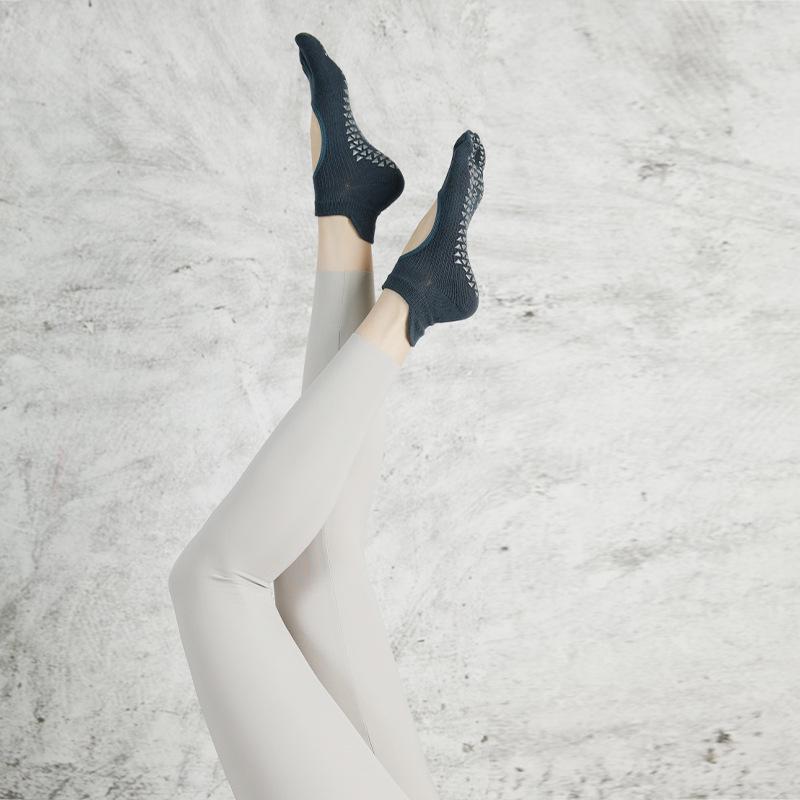 Women's Non-Slip Split Toe Yoga & Pilates Socks - Sweat-Absorbent Cotton, Fall/Winter