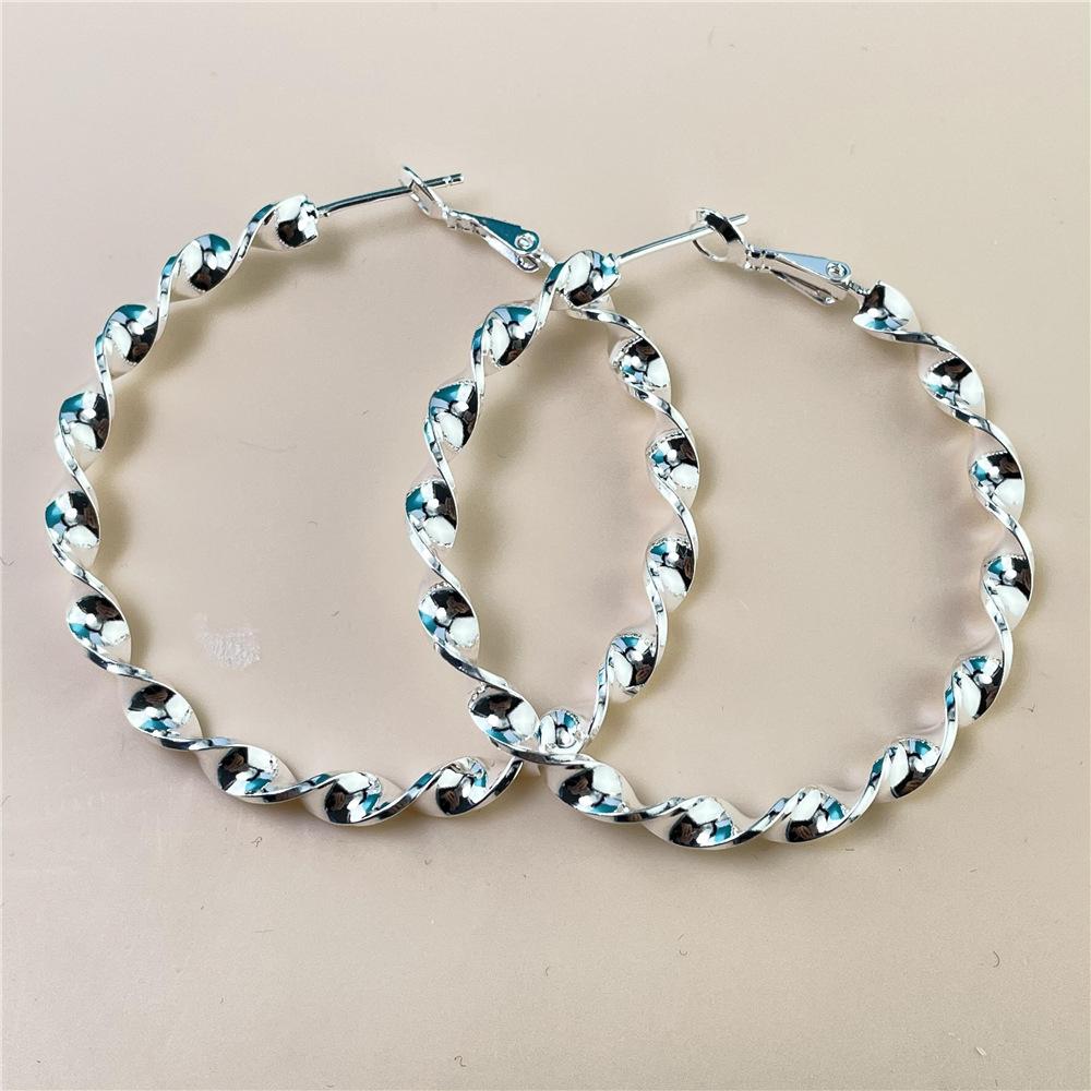 Pendientes chapados en plata, estilo coreano, modernos pendientes ondulados atmosféricos retorcidos, pendientes de plata S925 clásicos de moda para mujer