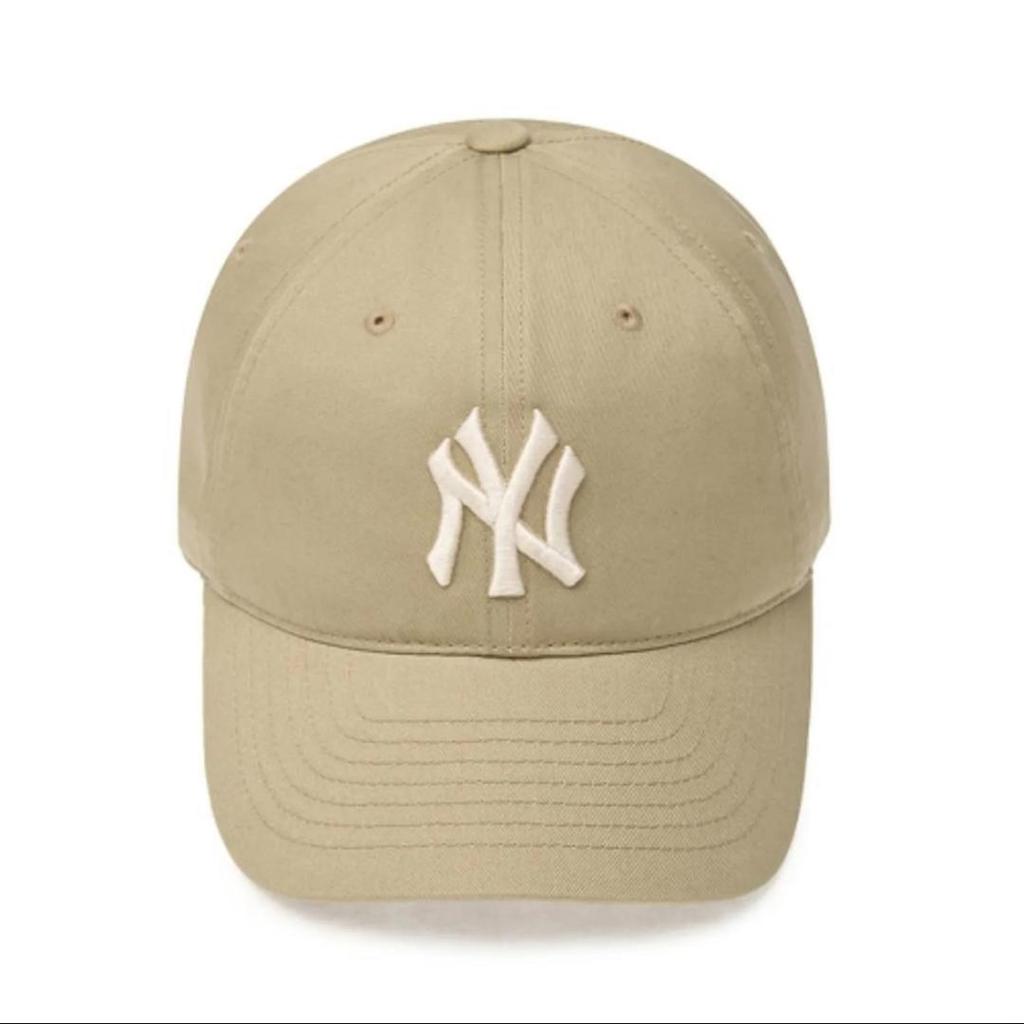 [USED] MLB Korea BTS V Wears NY Yankees Cap
