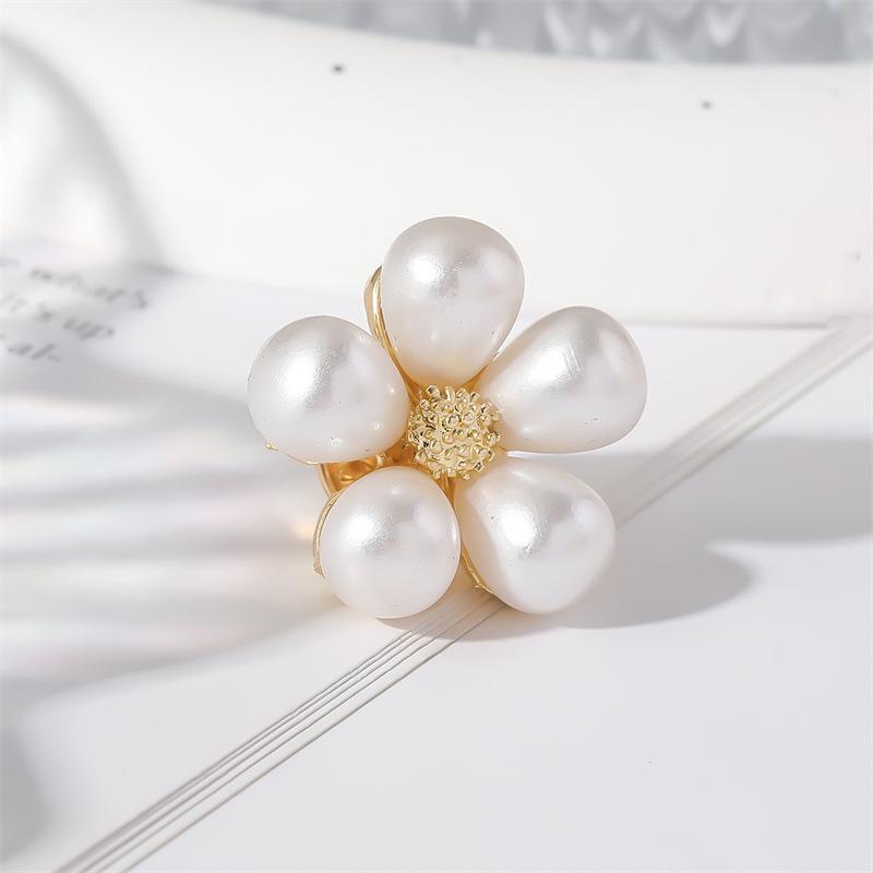 

Exquisite Retro Pink Lotus Brooch - Oil Painting Floral Design, Perfect for Cheongsam Decoration