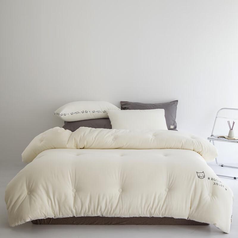 

Yiyiai Cat Life Soybean Fiber All-Season Quilt