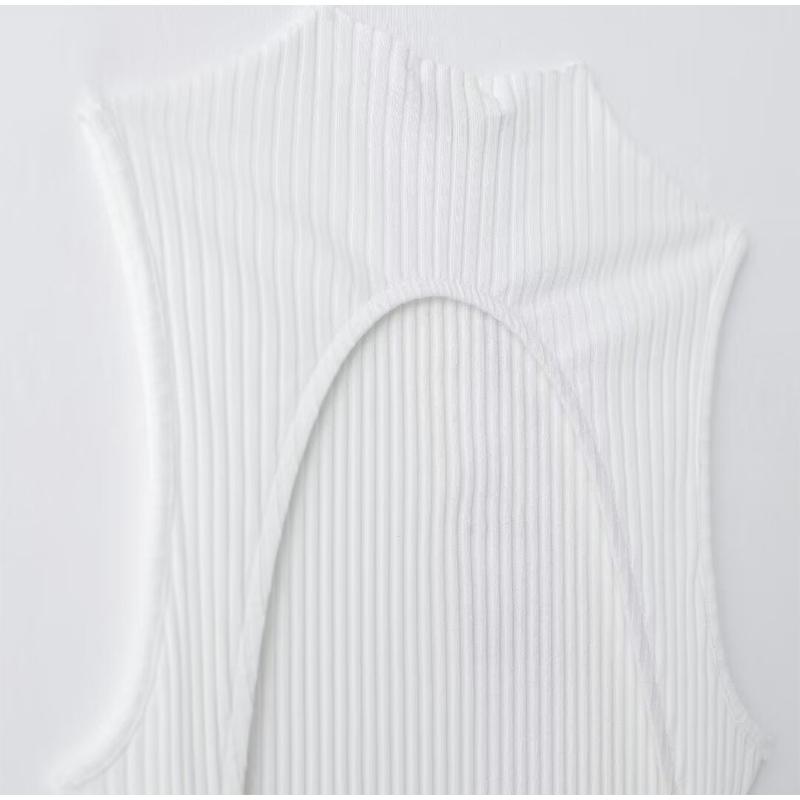 Вязаное плиссированное бальное платье с открытой спиной — фото 9