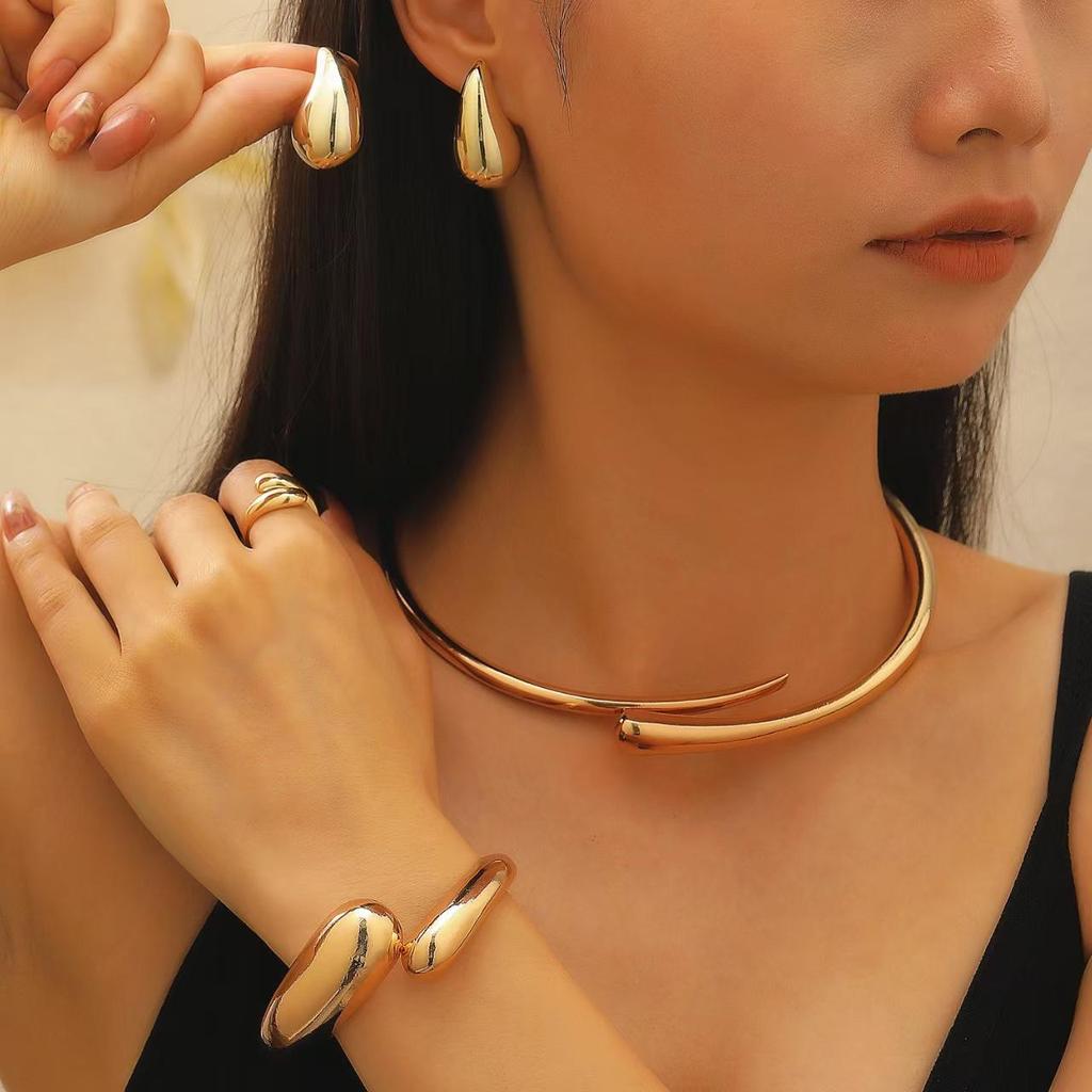 Geometrischer Goldener Breiter Armreif Minimalistisch Punk für Frauen