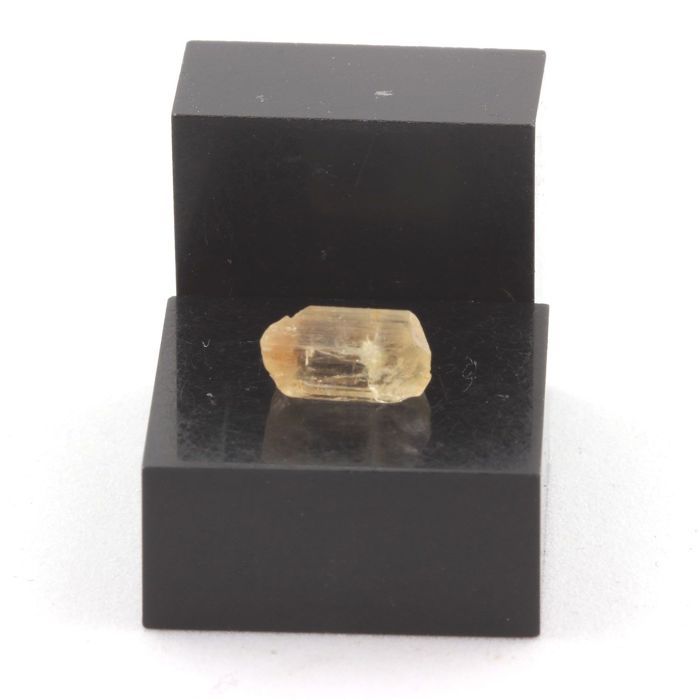 Pierres et Minéraux. Scapolite. 1.57 ct. Mpwapwa District, Dodoma Region, Tanzanie.