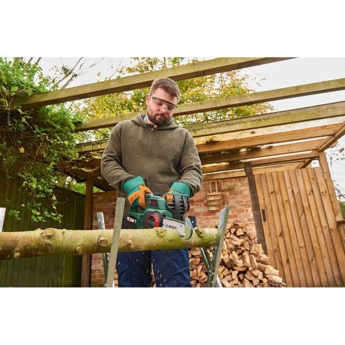 Bosch UniversalChain 18 Cordless Chainsaw - 200 Mm Guide Bar Length - 18 V - Without Battery