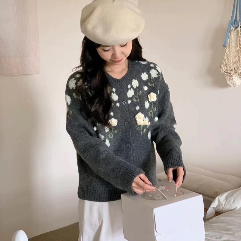 Gentle three-dimensional flower soft waxy sweater jacket women's autumn and winter new loose crew neck sweater vest knitted cardigan women