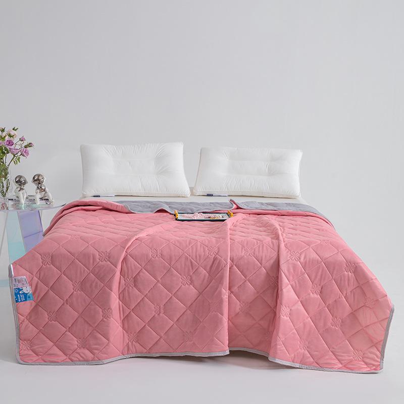 Cooling Summer Quilt: Soft & Thin Fabric, Perfect for Summer Naps, Beach Trips, and Keeping Cool in Air - Conditioned Rooms