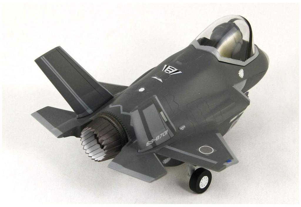 Pit Road Cupid Series Air Self-Defense Force Fighter F-35A with One Pilot Figure, Non-Scale Plastic Snap-On Model Kit LDP02