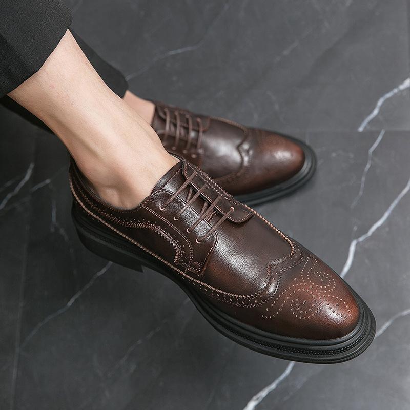 

New low-top business leather shoes men s formal Brock flower casual shoes pointed cow leather shoes 44 коричневий