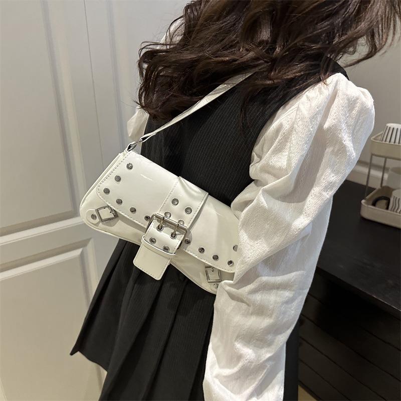 Spice girl wind rivet armpit small bag women's new fashion niche design commuter bag patent leather shoulder bag bag