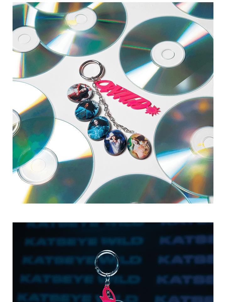 [PRE-ORDER] KATSEYE WILD Holografische Leden Sleutelhanger