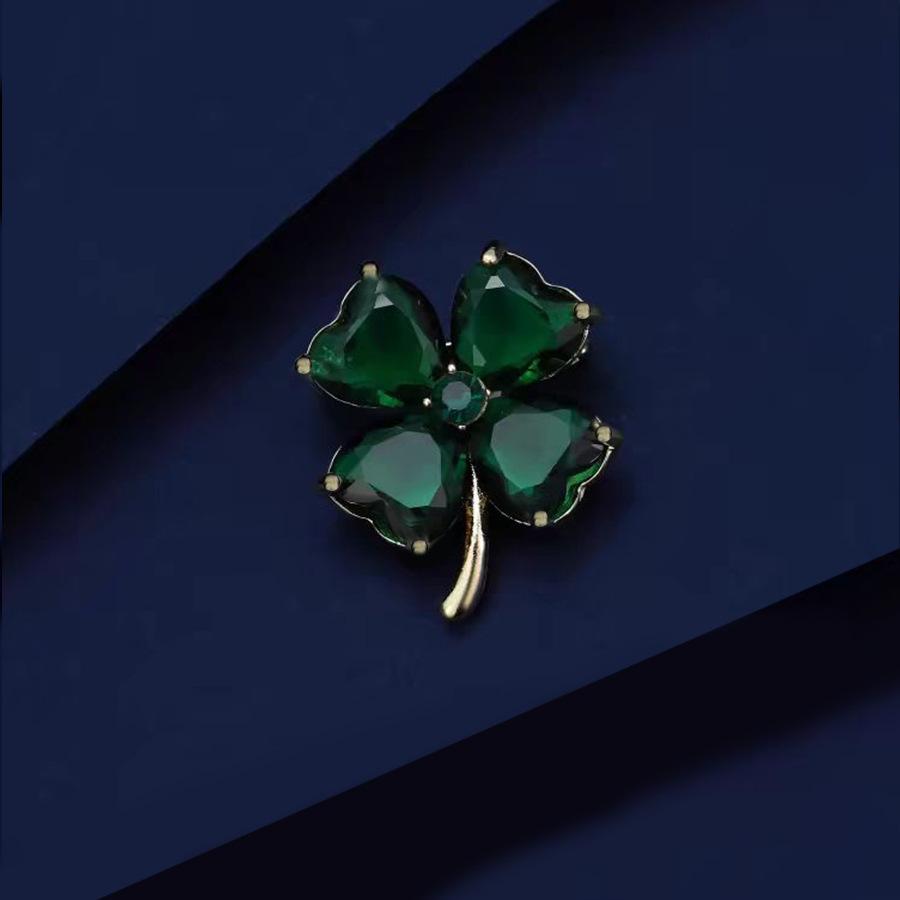 Elegant Pearl Brooch for Women's Suits - High-End Jewelry Pin