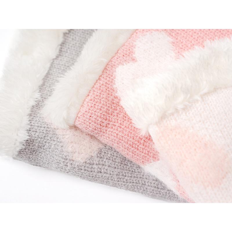 Winter Children Aged 3 To 12 with Arctic Velvet Hats, Scarves and Heart-shaped Patterns Are Cute and Versatile, Suitable for Dai