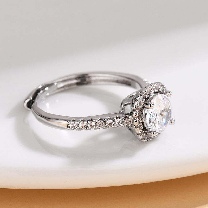 Elegant Square Inlay Diamond Ring: Light Luxury Moissanite Proposal Ring with Four-Claw Setting