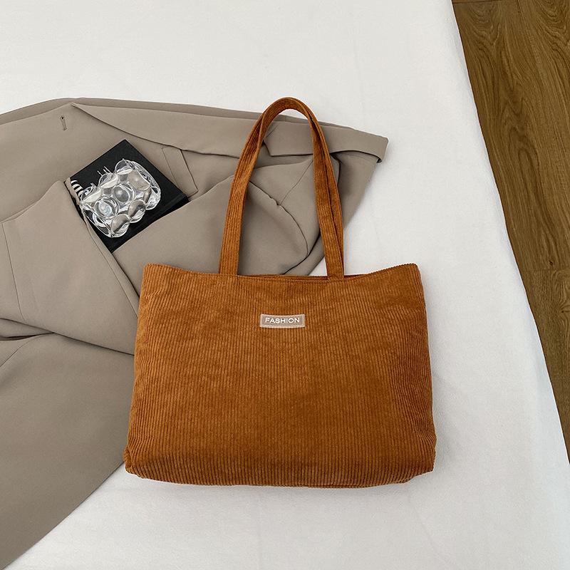 

Casual corduroy large-capacity bag women s 2025 new Korean version Harajuku Mori student literary one-shoulder messenger bag коричневый