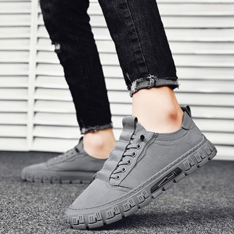 Modische und bequeme atmungsaktive Arbeitsversicherungsschuhe für Herren im Sommer mit rutschfesten Sportschuhen für die Arbeit auf der Baustelle, lässige Boardschuhe