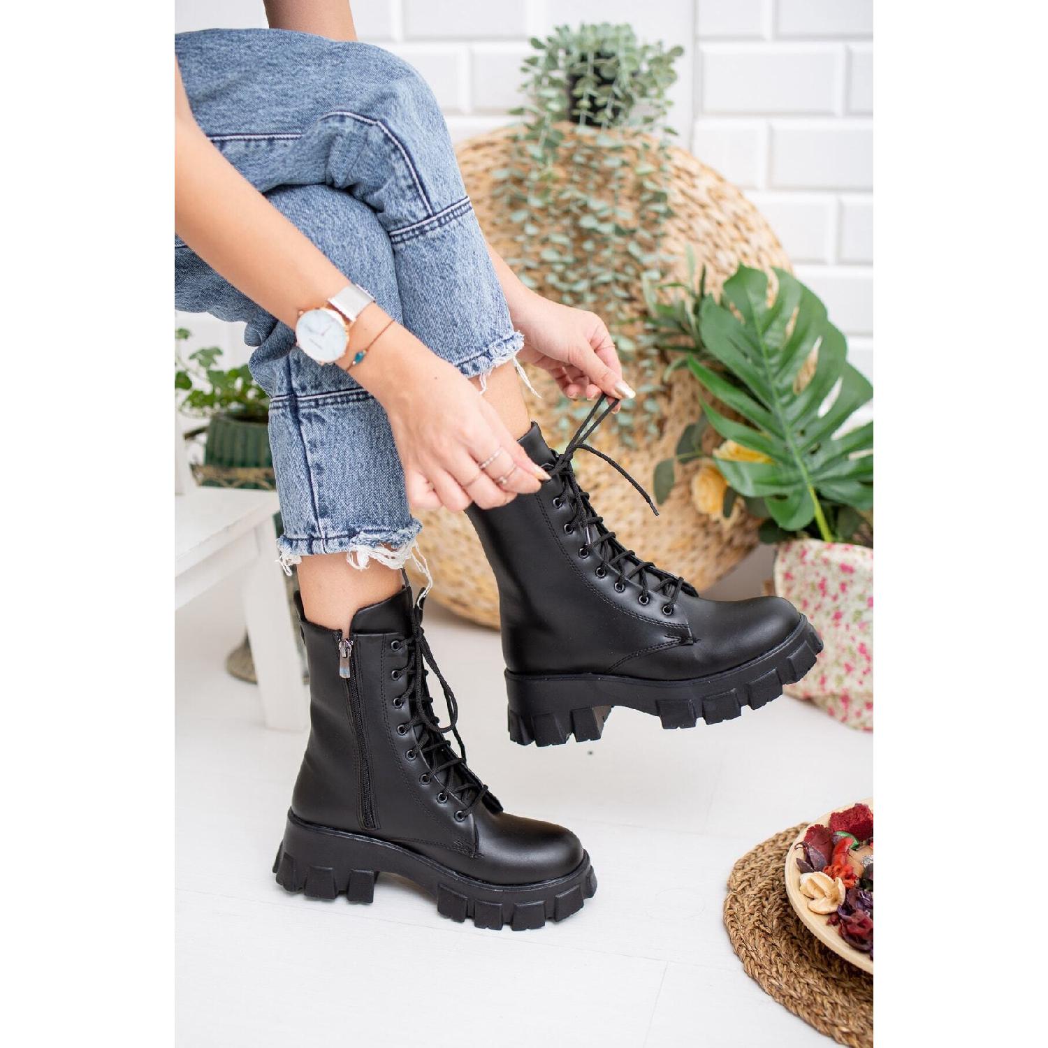 

Черные женские ботинки из кожи Bg1001-116-0002 36