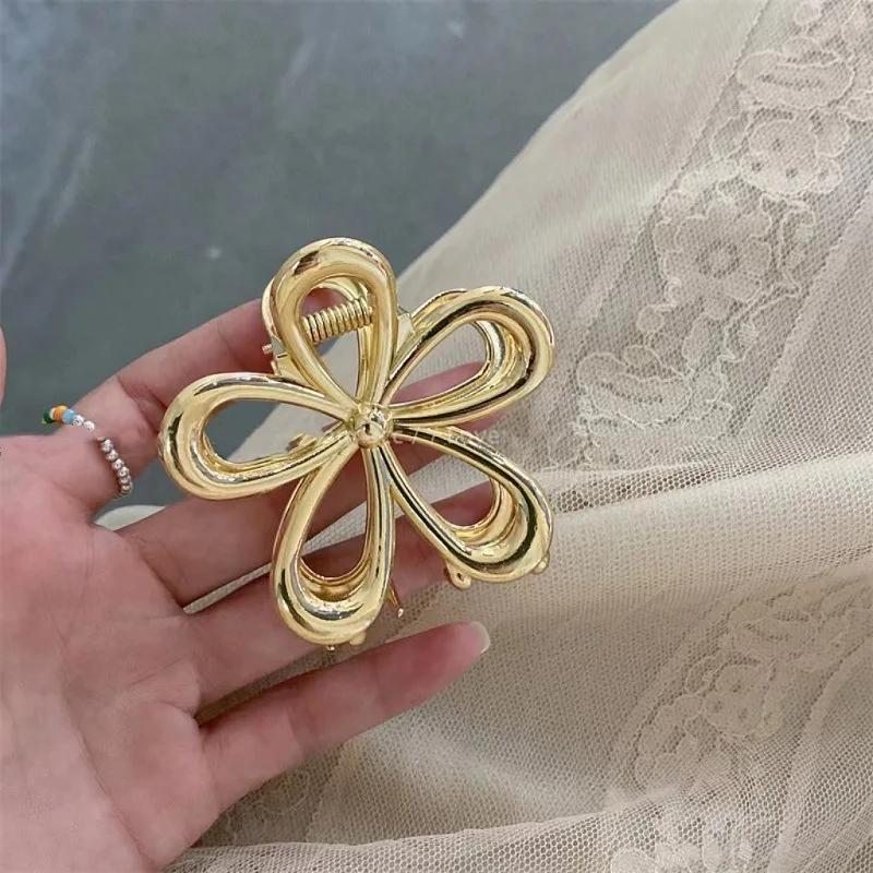 New Korean Metal Floral Hair Claw Clip Women Elegant Hollow Updo Hair Clips Girls Headwear Women Hair Accessories