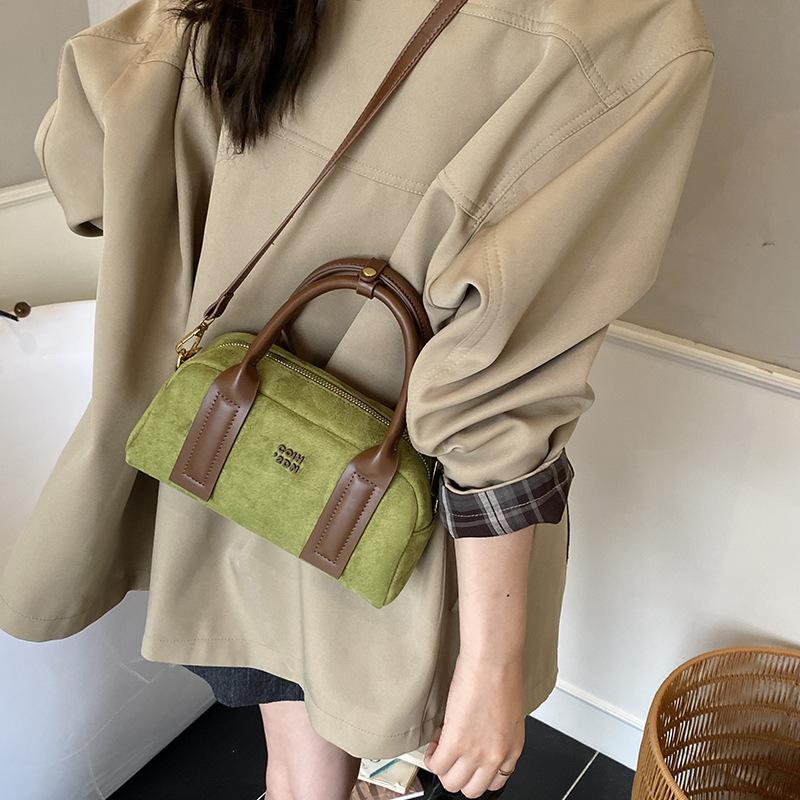 

Vintage suede bag women s 2025 new exquisite going out handbag premium commuter shoulder messenger bag зелёный