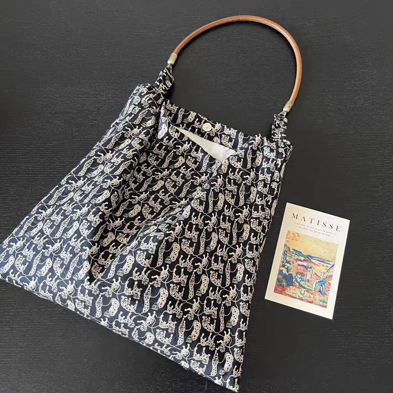 

Cheetah lib * rty niche design canvas bag female senior feeling shoulder original commuter versatile retro wear