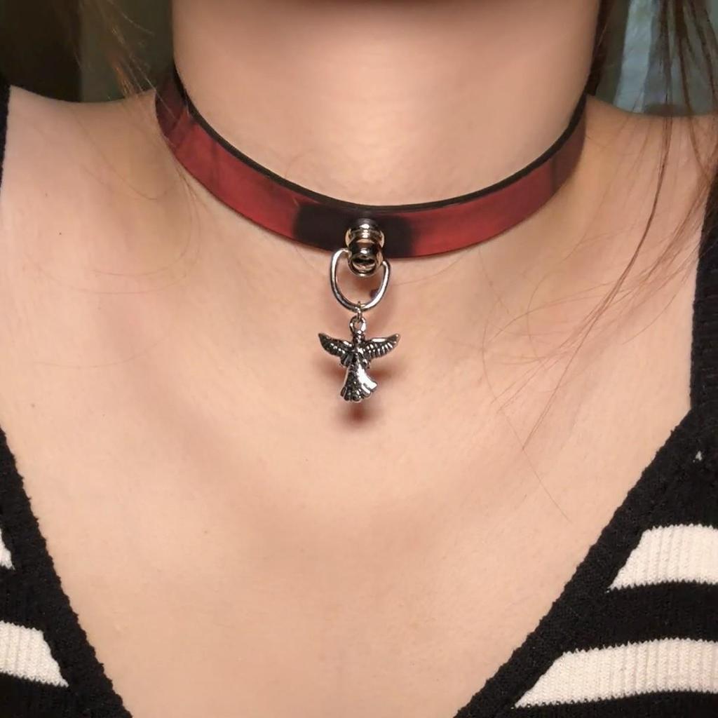 Chique Pittige Meisje Leren Bel Choker Ketting – Uniek Minderheidsontwerp