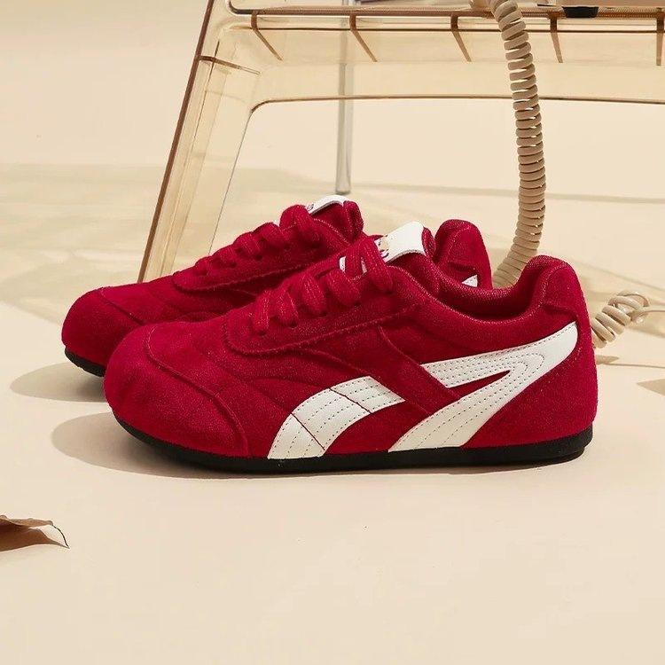 Rotes Licht Hongkong-Stil Freizeitschuhe Damen Herbst 2025 neues Nischendesign schick retro sportlich moralische Trainingsplatte