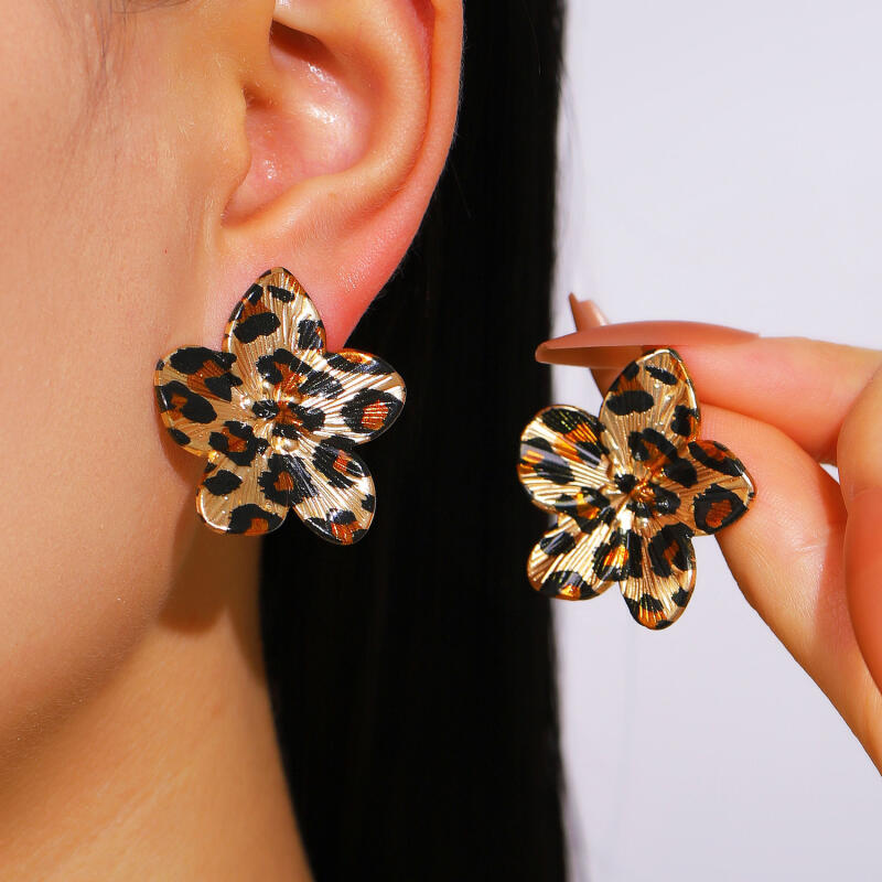 Temperament Leopard Print Geometric Flower Earrings for Women Ladies Vintage Metal Petal Drop Earrings Holiday Jewelry Wholesale