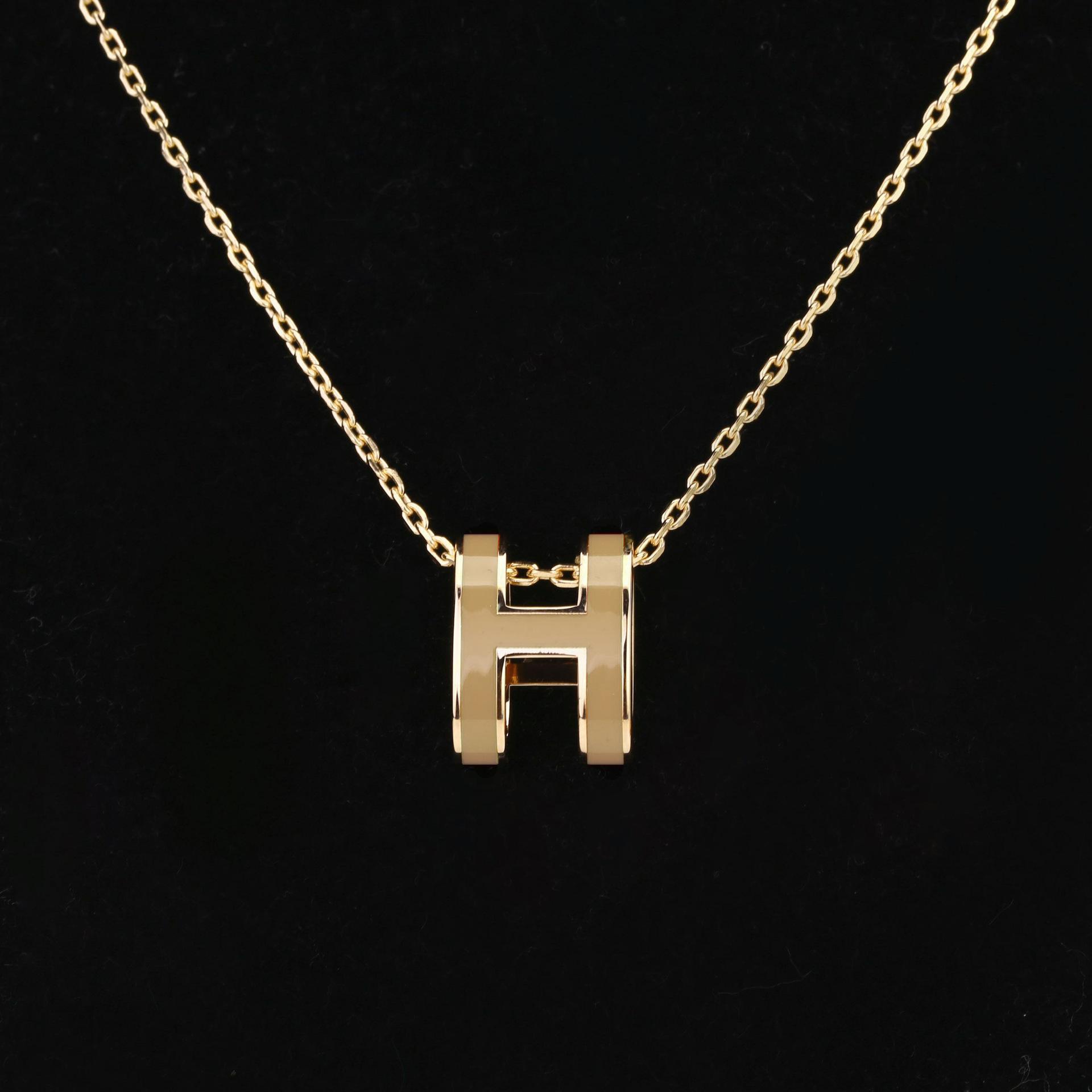 Модное Универсальное Ожерелье Не Тускнеющие Аксессуары Женский Изысканный Кулон Многослойный Дизайн Цепочка 2026 Gold 45CM