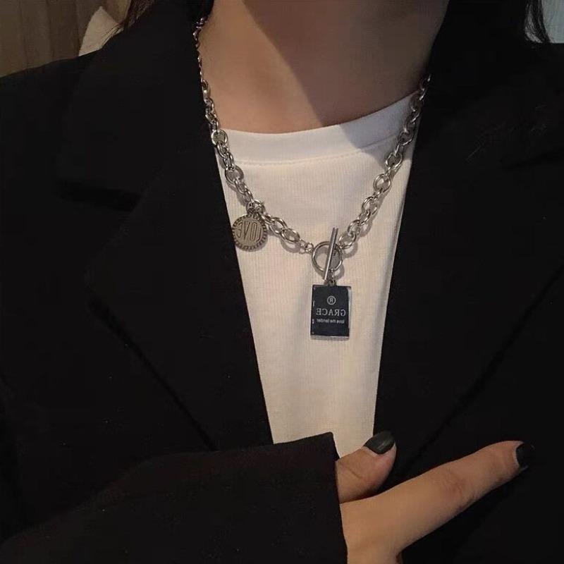 Niche simple letter pendant necklace female versatile titanium steel does not fade hip hop collarbone chain ins wind