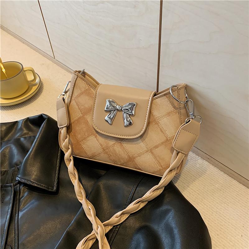 

2024 new foreign style women s foreign style armpit bag popular casual and beautiful bag fashionable small square bag simple shoulder bag хакі