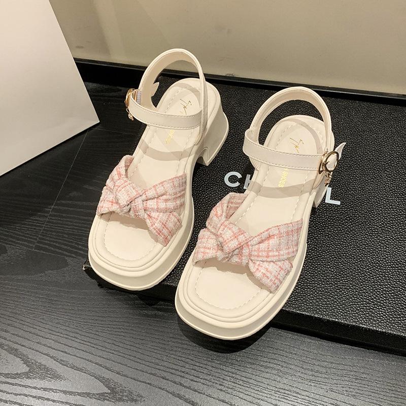 

Fairy style sandals female 2025 new summer outer wear temperament thick bottom beautiful matching skirt word with high heels 40