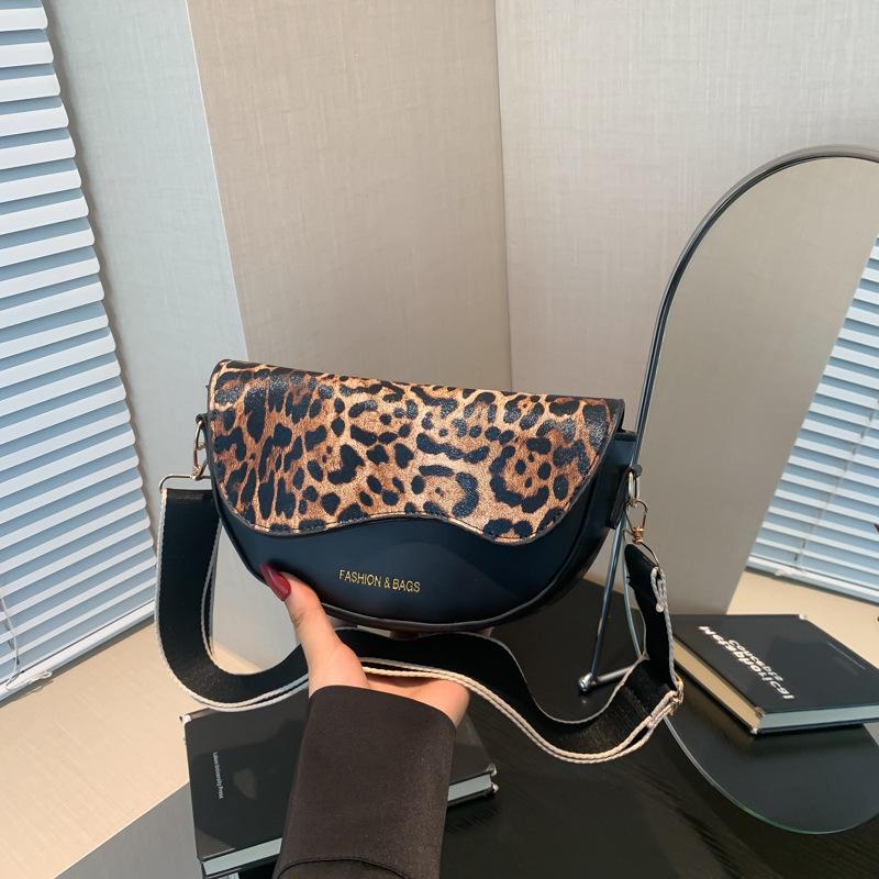 

Niche light luxury women s bag 2025 spring new fashion underarm saddle bag Korean version simple casual shoulder messenger bag