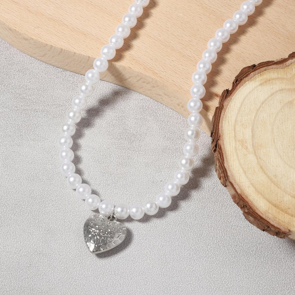 Korean version of simple fashion temperament elegant imitation pearl silver love heart pendant necklace bracelet set versatile