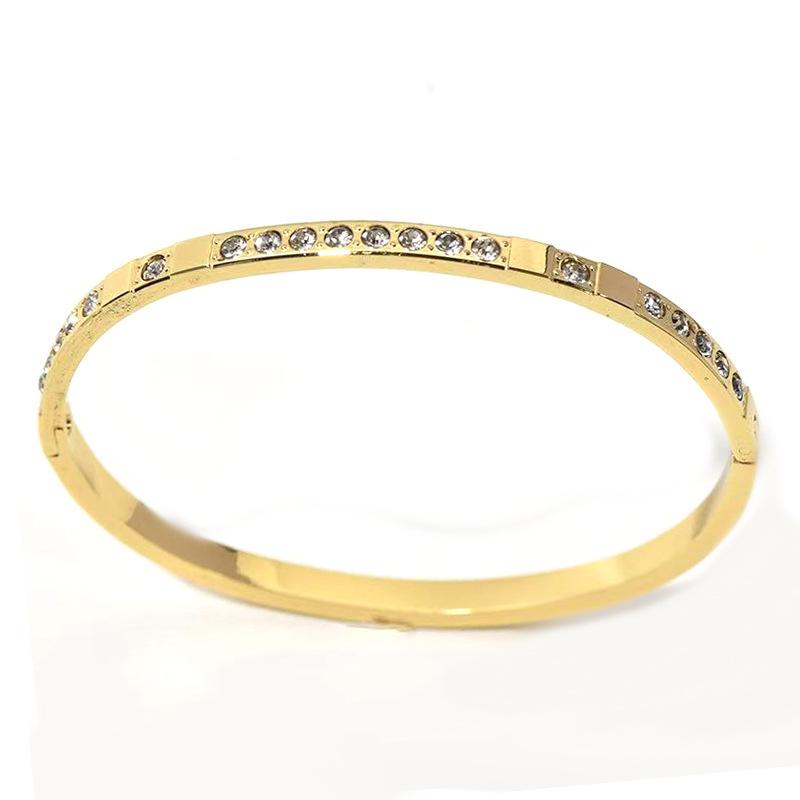 European and American Great Wall Pattern Bracelet, Simple Geometric Design 18k Gold Plated Bracelet 2026 18CM