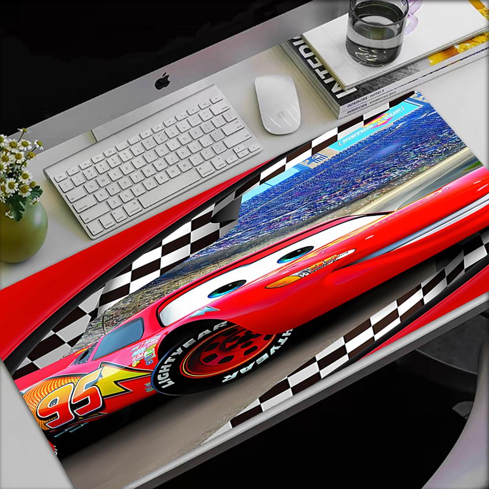 Tapis de Souris Thème Voitures, Base en Caoutchouc Antidérapante, Décoration Multifonctionnelle pour Bureau & Maison, Parfait pour la Personnalisation de l'Espace de Travail.