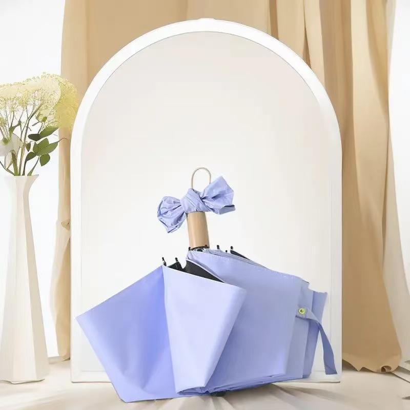 Vollautomatischer dreifach faltbarer UV-Schutz-Schirm mit schwarzem Kleber und Logo für Regen oder Sonne