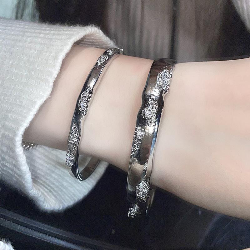 Fashion Heavy Industry Niche Bracelet Cold Wind High Sense Design Sense Men And Women Minimalist Couple Bracelet