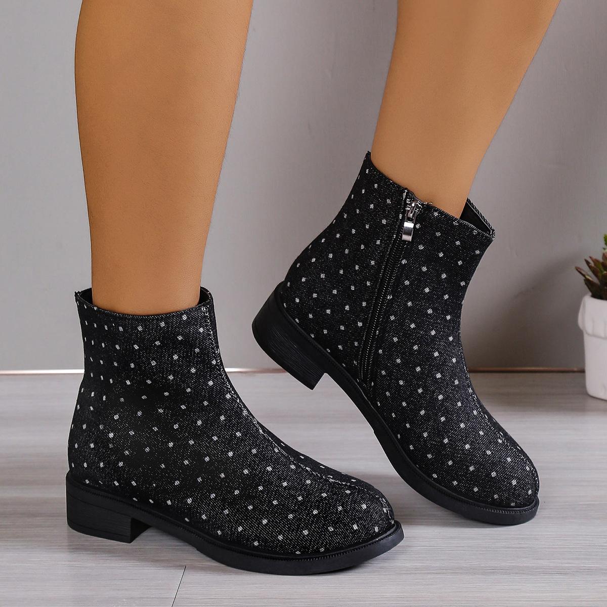 

Европейские и американские простые короткие сапоги женские 2024 осень и зима новые модные сапоги короткие парусиновые сапоги с боковой молнией Trafza 40 чёрный