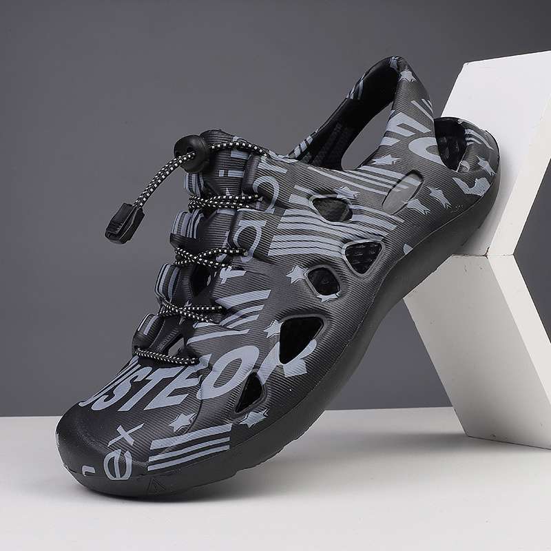 Sandals men's outdoor sports mountaineering and wading shoes soft sole non-slip deodorant hollow beach driving casual hole shoes