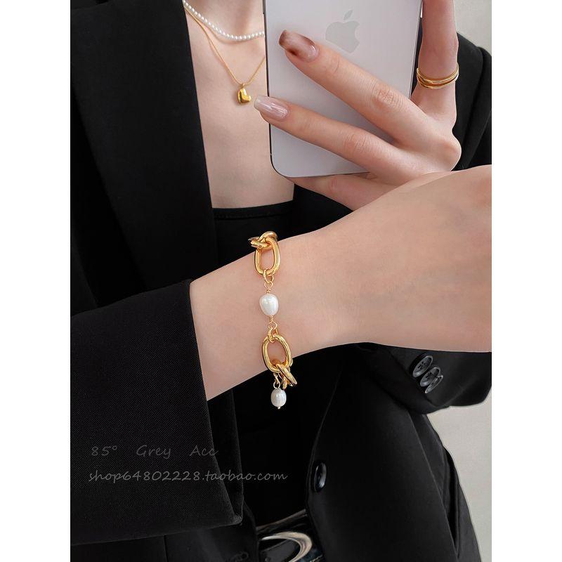 Natural Freshwater Pearl Metal Stacking Bracelets for Women, Autumn and Winter Vacation Style, Light Luxury, Exquisite and Fashionable Bracelets