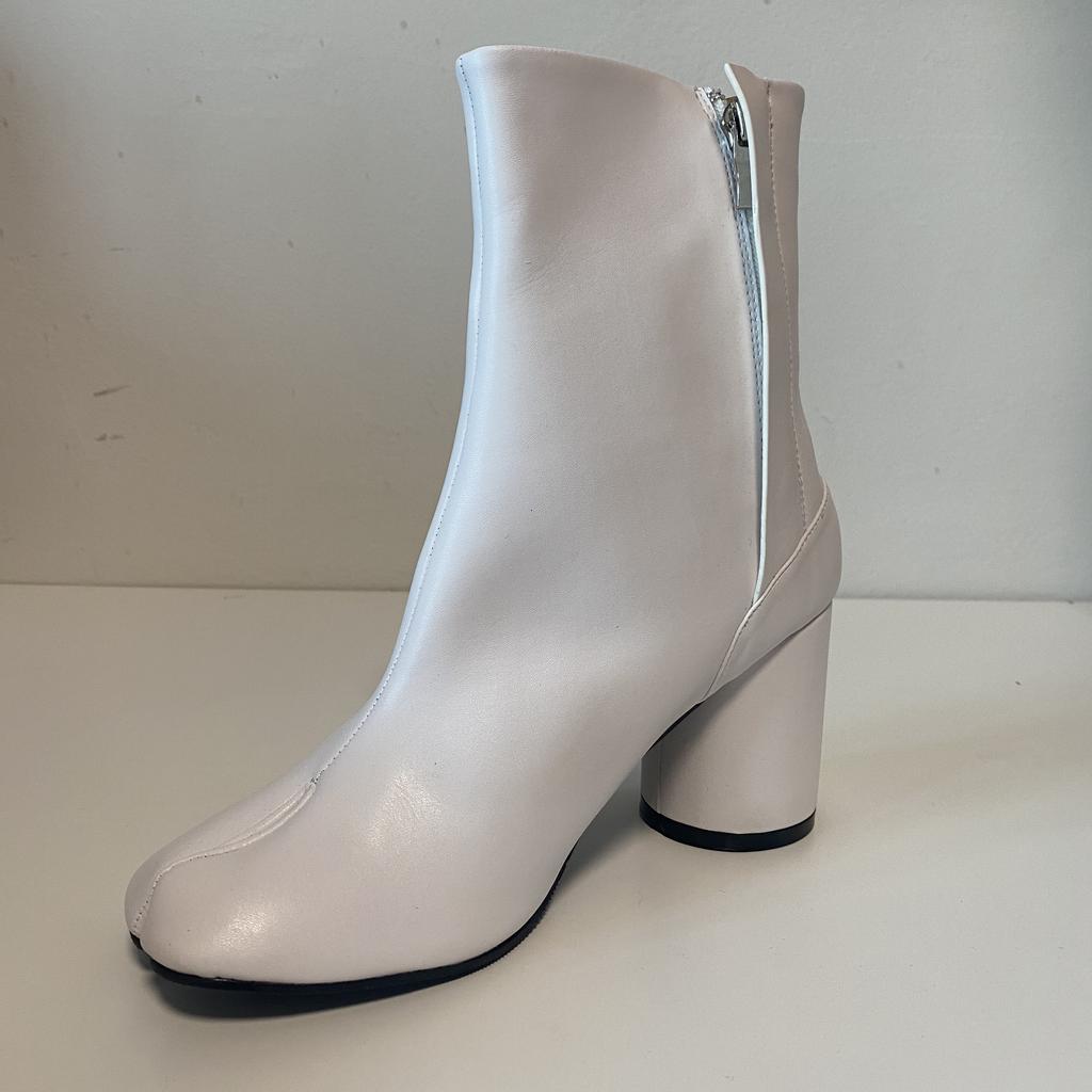 Damenmode Tabi Schuhe Echtes Leder Stiefeletten Klobige Absätze Niedrige Absätze Damenstiefel Luxusdesign Mode Zehenschuh