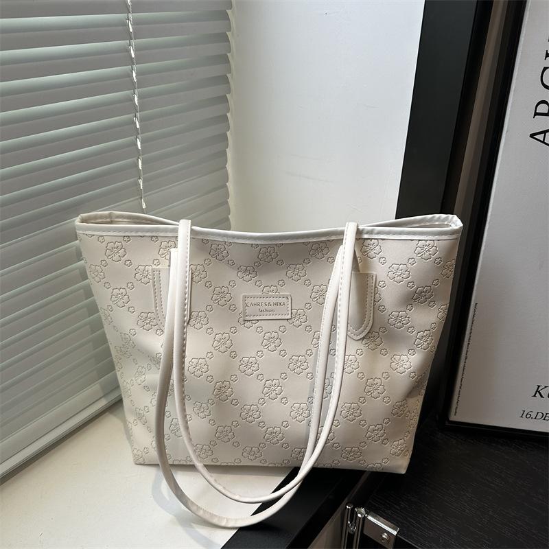 Popular retro large capacity new trend fashion handbag shoulder underarm bag commuter tote bag