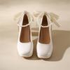 Damehøye hæler Elegant sløyfe Firkantetå Svart mote Dame Pumps Tykk hæl Bryllupsfest Perleblonde bryllupssko for kvinner