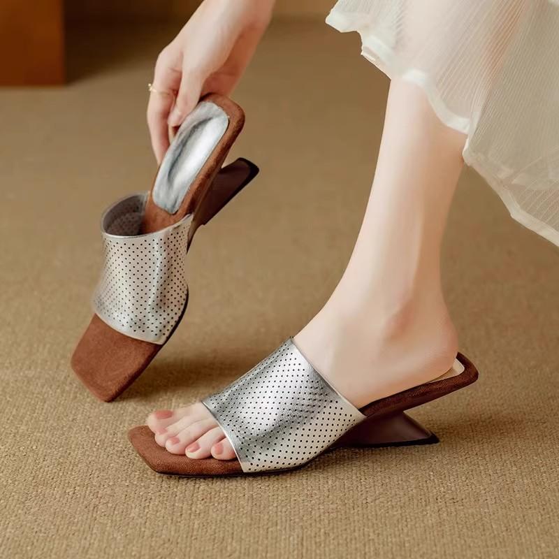 New Square-toe Open-toe Cutout Sandals and Slippers for Women, Retro Breathable Holes, Non-slip and Wear-resistant Flip-flops