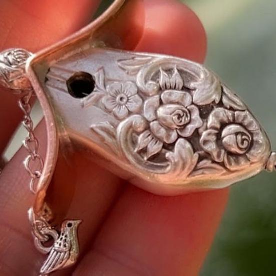 Metal Carving Birdhouse Necklace Adjustable Lightweight Men Women Bird House Pendant Chain Necklace Fashion Jewelry Accessories
