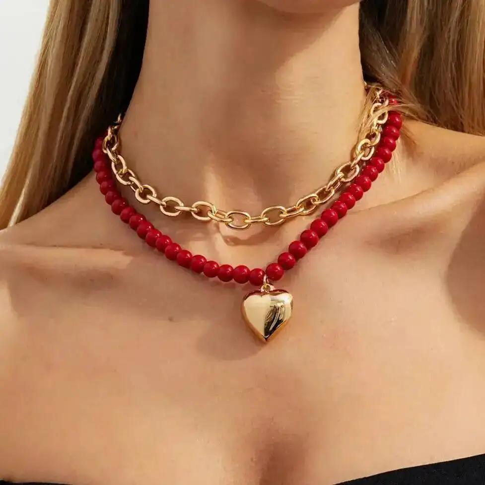 Neue Mode 2 Stück/Set Punk Metall Liebesherz Anhänger Halskette Damen Trendige Rote Acryl Perlen Schlüsselbein Kette Täglicher Schmuck Geschenke